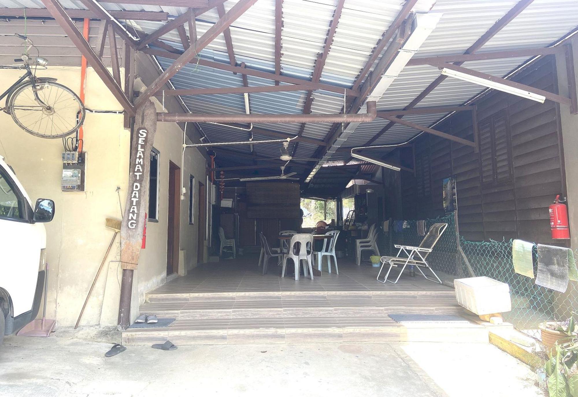 Oyo 90971 Pollock Homestay Sungai Lembing Bagian luar foto