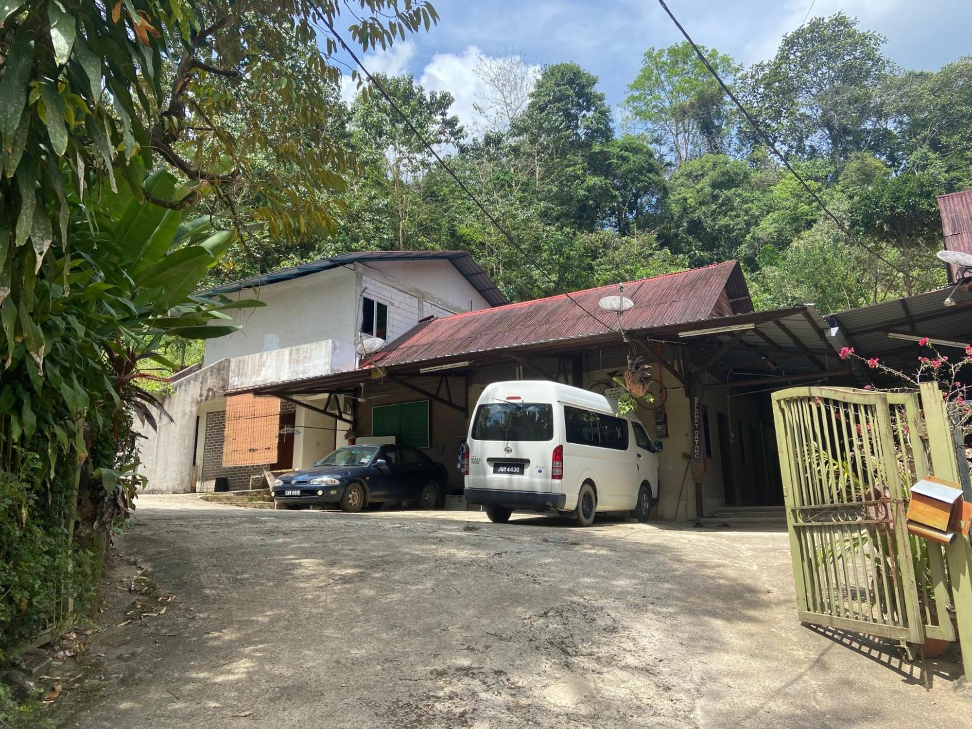 Oyo 90971 Pollock Homestay Sungai Lembing Bagian luar foto